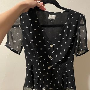Wilfred Aritzia Adorable polka dot button up blouse